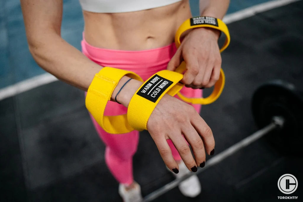 Straps En Forma De 8 De WBCM En La Mano Del Atleta