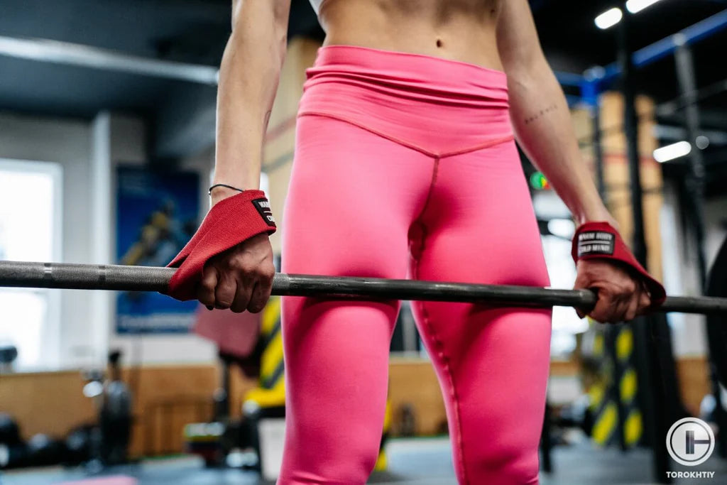Atleta Femenina Usa Correas y Barras de Sujeción WBCM Figura de 8