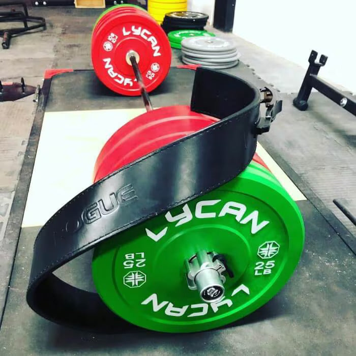 Ccinturón Para Gym Rogue Black de 13 mm - 4” in use