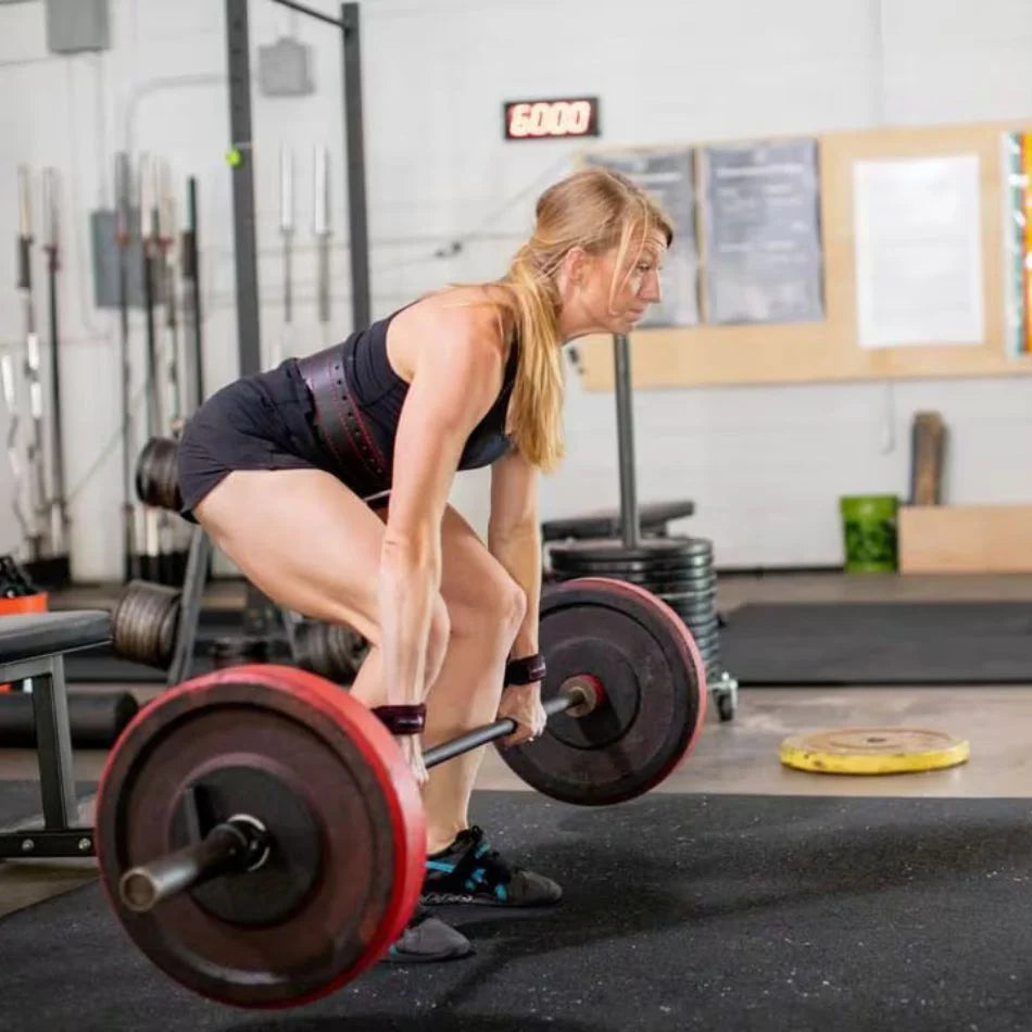 Dark Iron Fitness Cintura da Sollevamento Pesi per Uomo e Donna in use