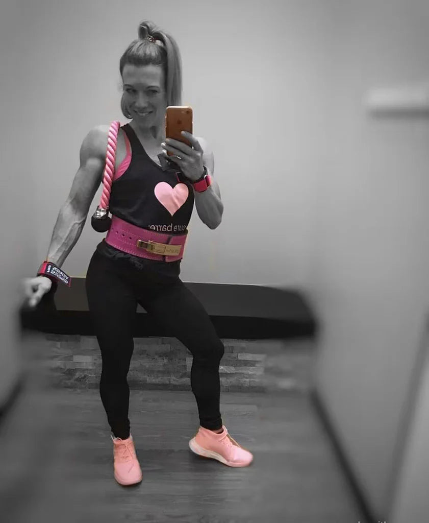 FlexzFitness Cintura da Sollevamento Pesi in Pelle con Leva in use