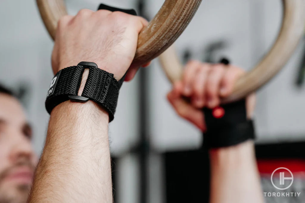 Atleta Que Usa Calleras WOD Nation en El Gym