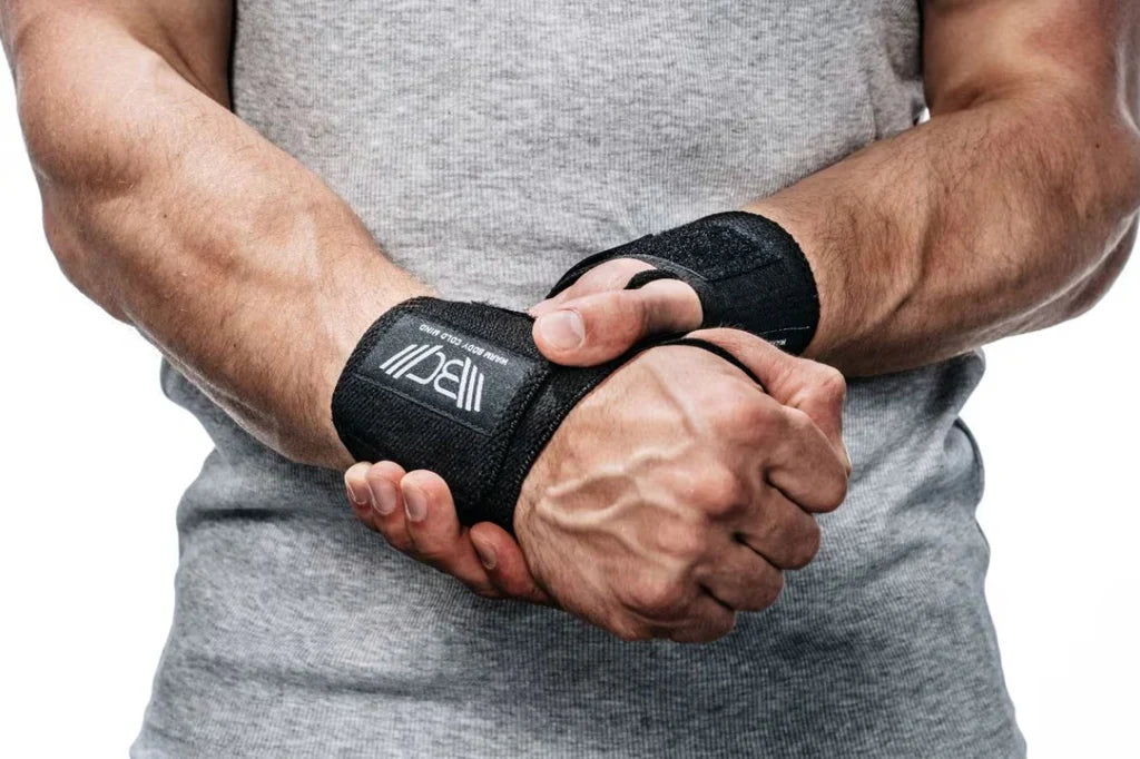 WARM BODY COLD MIND Premium Velcro Polsini Palestra in use