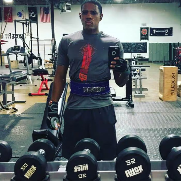 Flexz Fitness Lever Weight Lifting Leather Belt in use